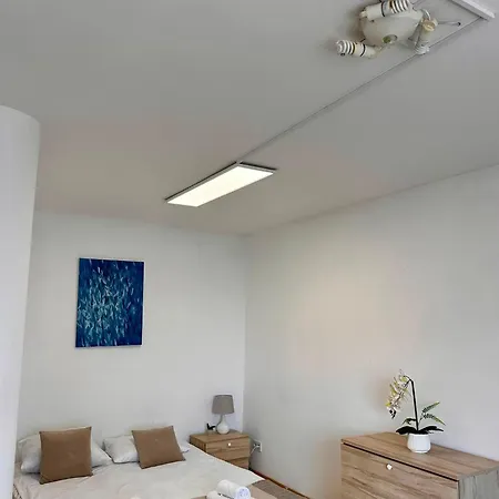 Apartament 3 *